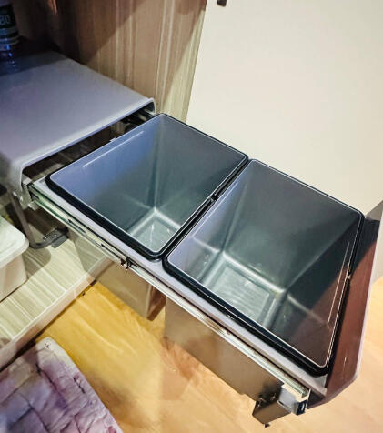 Undersink Garbage Bin